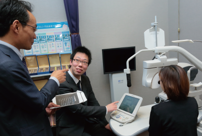 機器を使用した視力測定